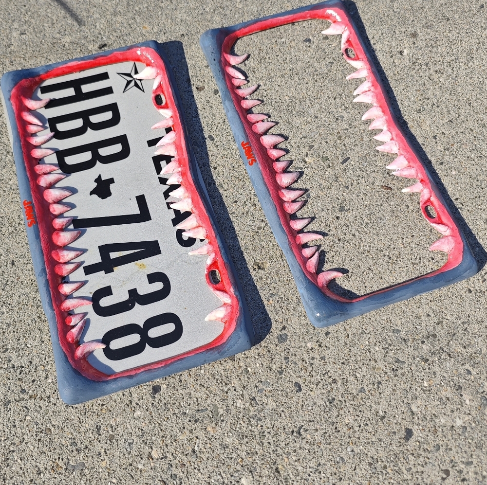 Single Jaws Shark Teeth License Plate Frame - Picture 4 of 10